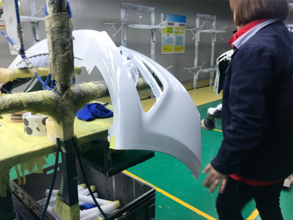该如何进行汽车美容修理？