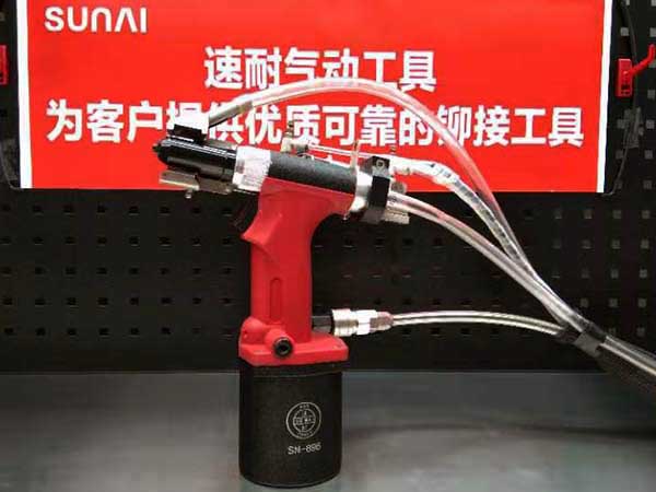 91视频精选全自动铆接设备