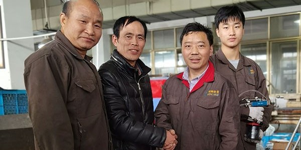 91视频精选自动拉钉机助力金华明辉户外提效升级