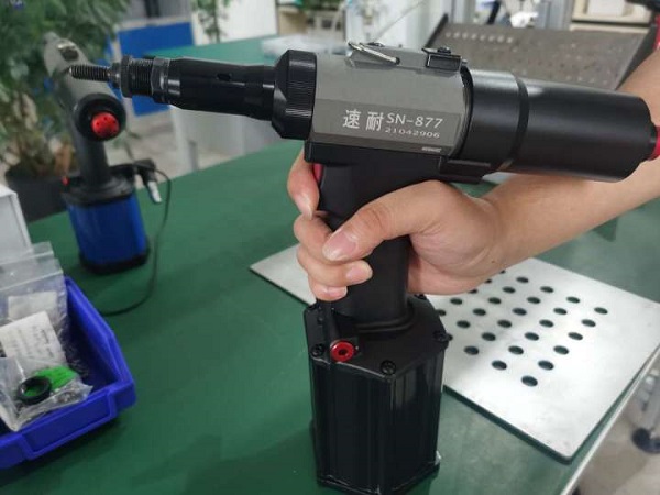 91视频精选气动铆螺母枪
