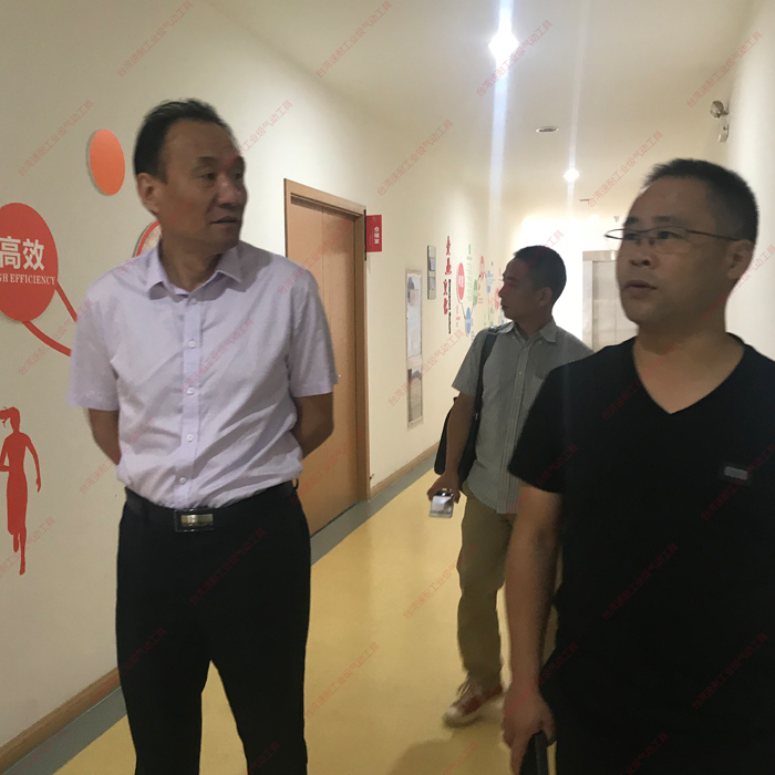 台湾91视频精选周新辉董事长带领参观