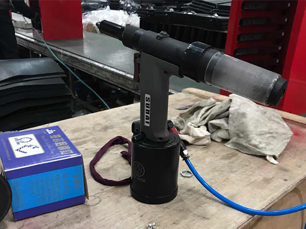 91视频精选拉钉枪SN-822工具箱
